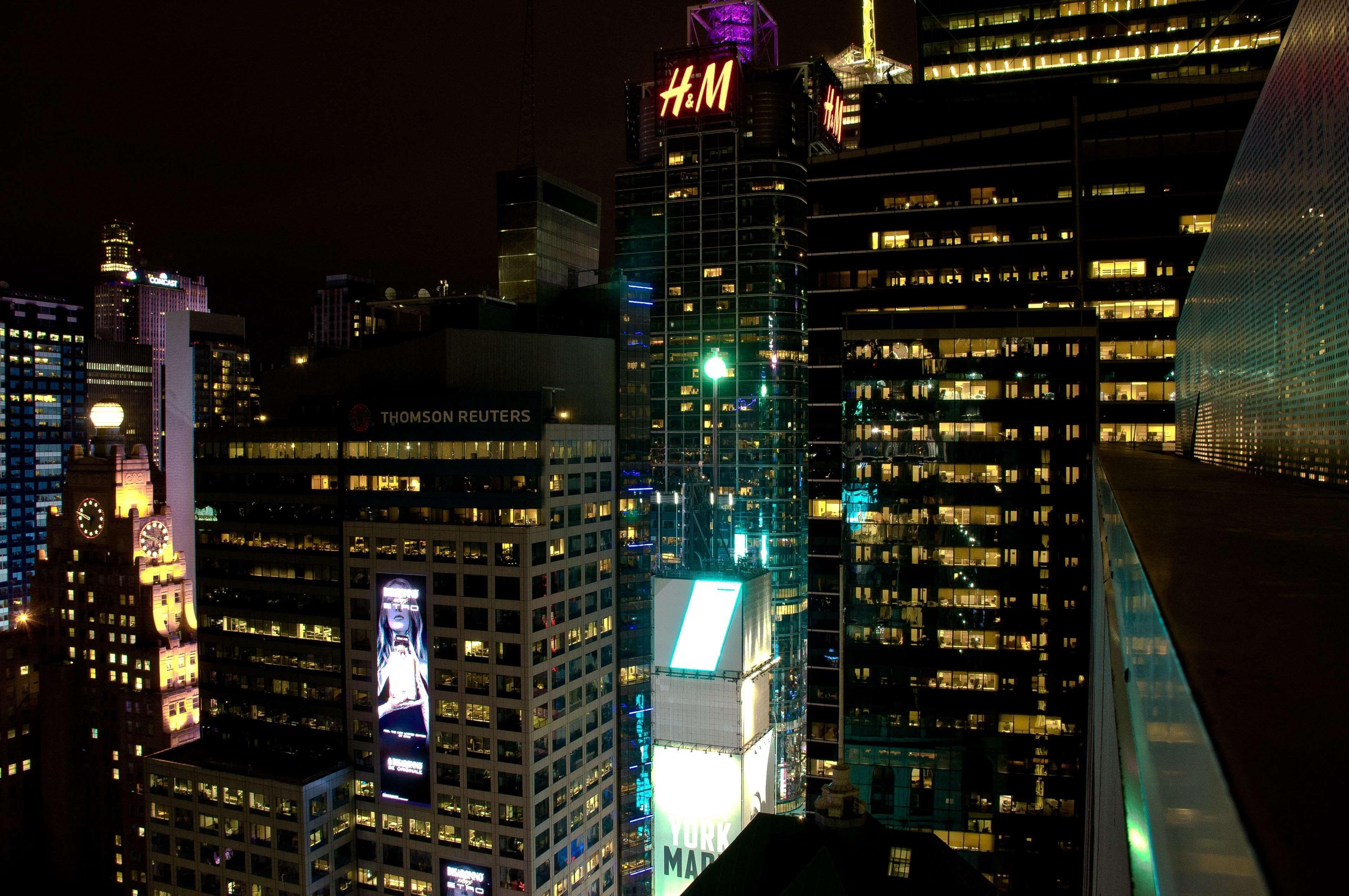 Отель Hilton New York Times Square Экстерьер фото