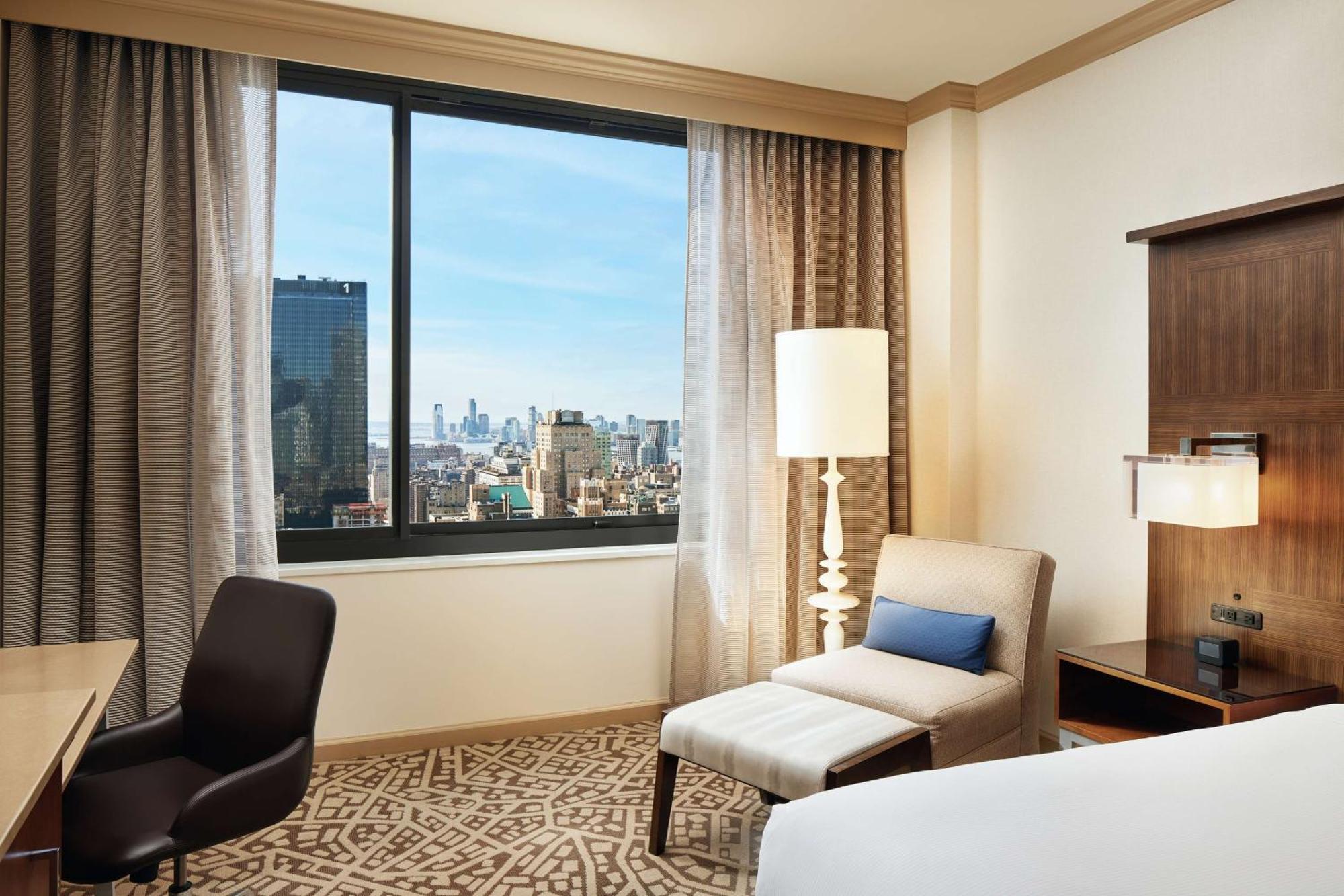 Отель Hilton New York Times Square Экстерьер фото