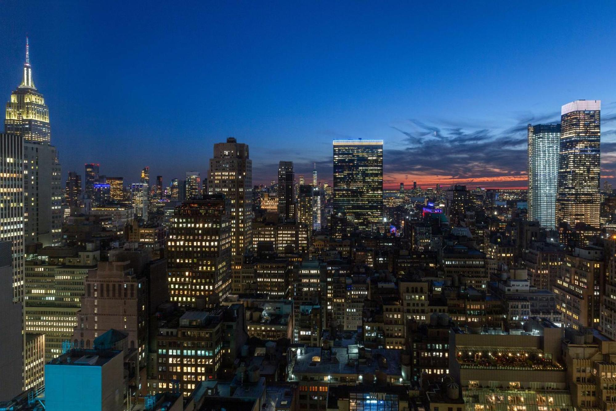 Отель Hilton New York Times Square Экстерьер фото